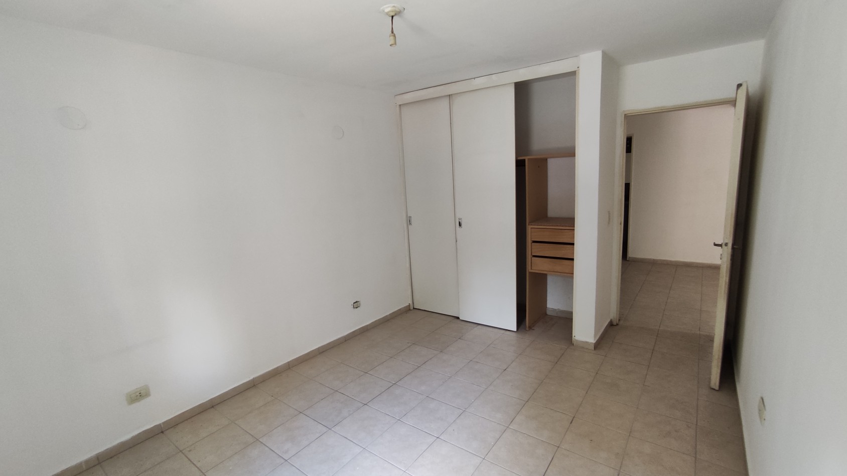 VENTA -  Casa 2 dormitorios en Poeta Lugones