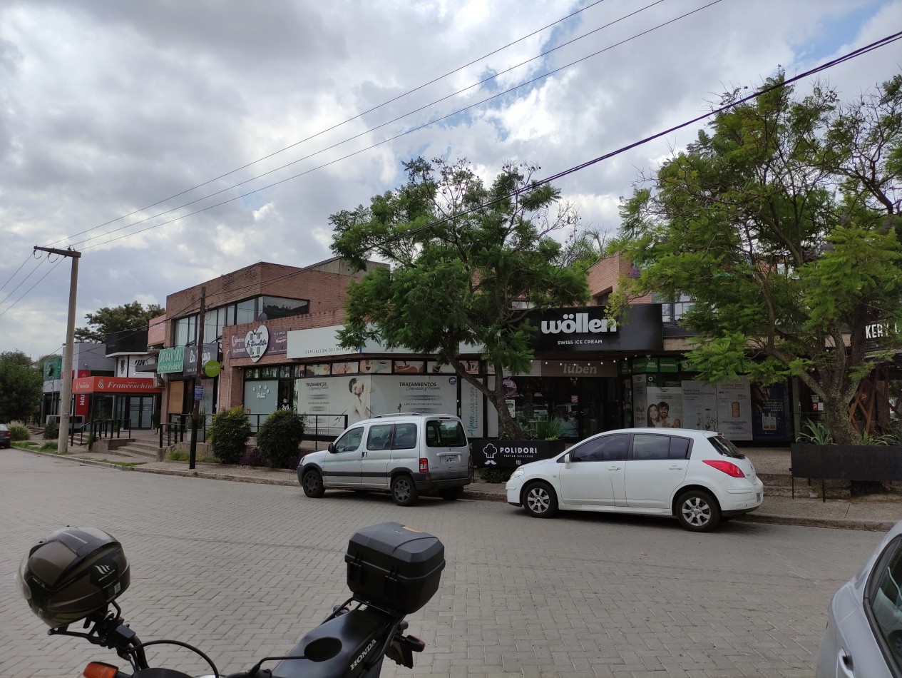 LOCAL COMERCIAL FRENTE A ROTONDA DE VILLA ALLENDE